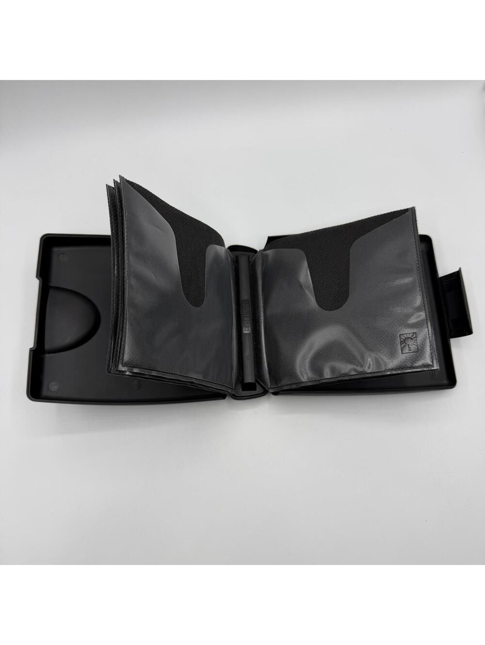 Case Logic CD DVD Hard Plastic Black Holder Holds Up To 12 Disc Capacity - Picture 3 of 6